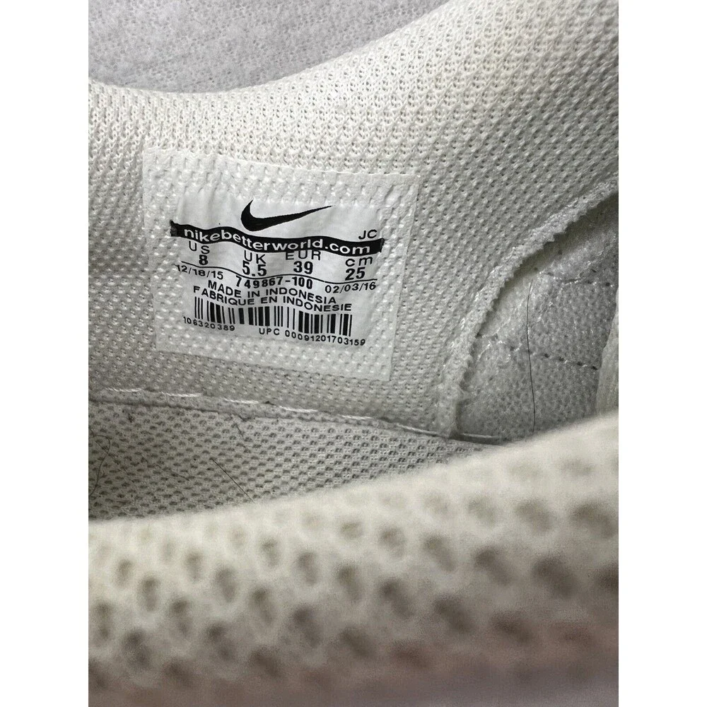 Nike Court Royale Women's Size 8 White/Metallic Silver‎ Sneakers 749867-100